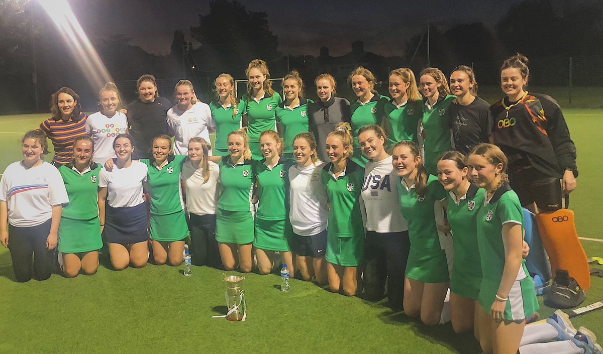 Muckross_PPU's tweet photo. Well done to all the girls who participated in the annual past pupils v current pupils hockey match on Wednesday night. Congrats to the current pupils Hockey team who won the match and the cup 🏆 Looking forward to another match this time next year💚🏑 #COYGIG @MuckrossCollege https://t.co/s74at3wece