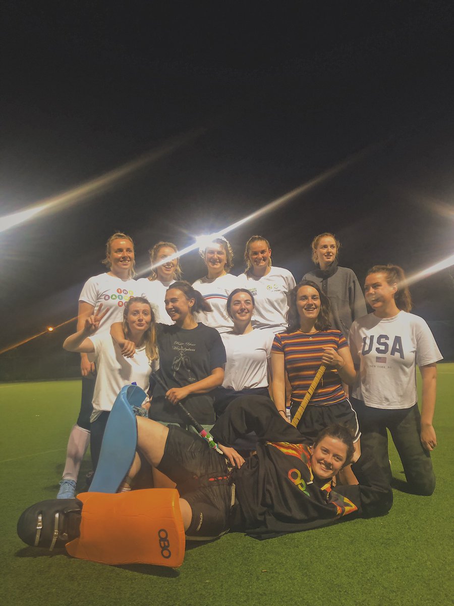 Muckross_PPU's tweet photo. Well done to all the girls who participated in the annual past pupils v current pupils hockey match on Wednesday night. Congrats to the current pupils Hockey team who won the match and the cup 🏆 Looking forward to another match this time next year💚🏑 #COYGIG @MuckrossCollege https://t.co/s74at3wece