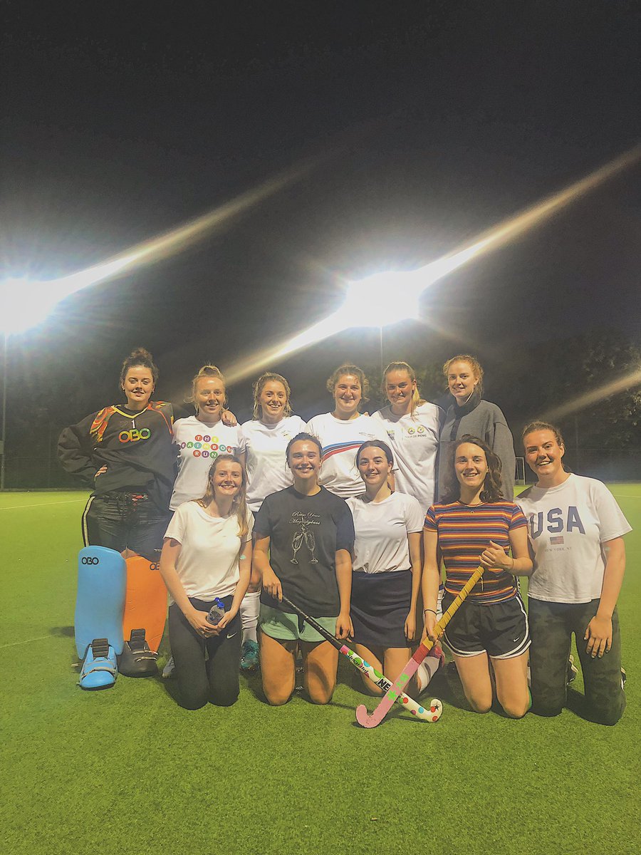 Muckross_PPU's tweet photo. Well done to all the girls who participated in the annual past pupils v current pupils hockey match on Wednesday night. Congrats to the current pupils Hockey team who won the match and the cup 🏆 Looking forward to another match this time next year💚🏑 #COYGIG @MuckrossCollege https://t.co/s74at3wece