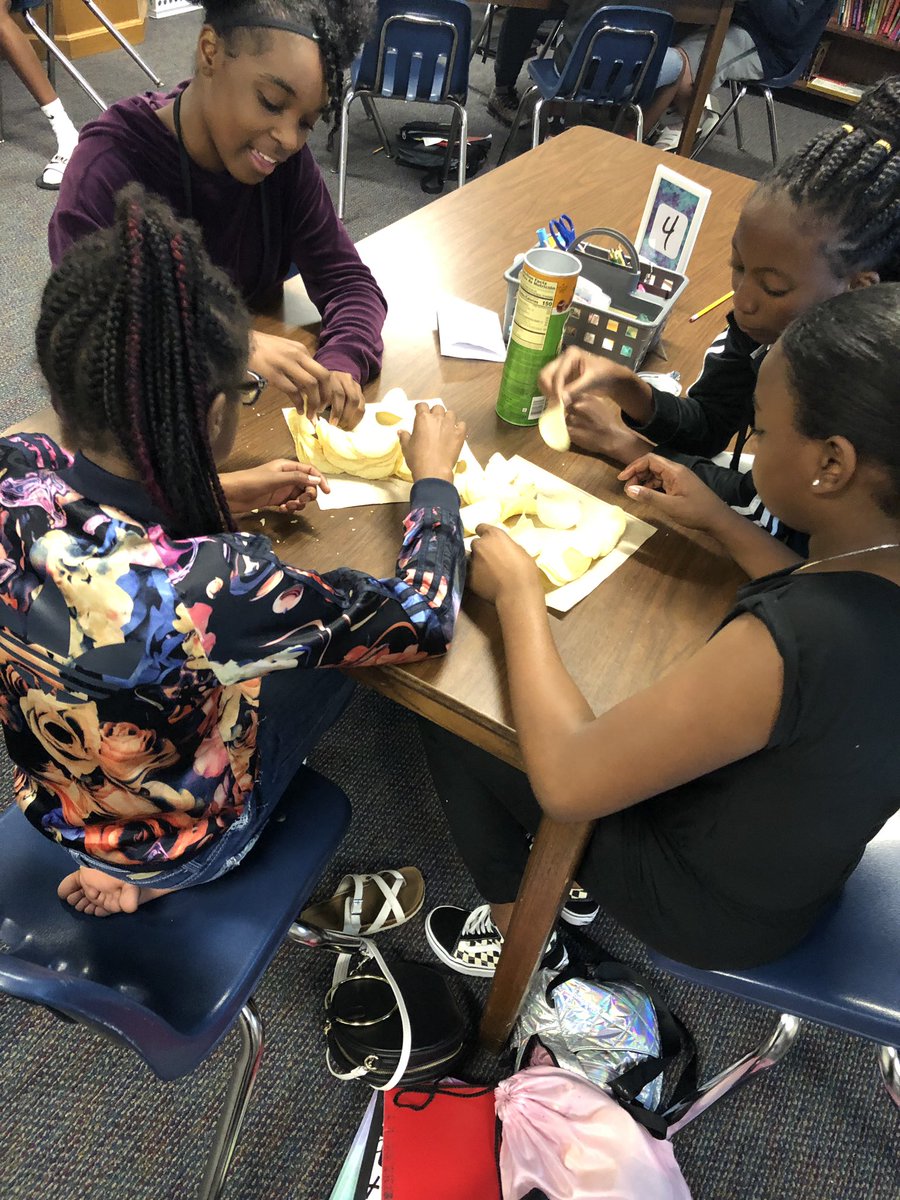 K_Bake_'s tweet photo. Two 7th grade groups successfully completed the team building Pringle’s Challenge! #BMSAVID #BMSMakeItHappen @BMSatRSD2 https://t.co/fps6Mzf95H