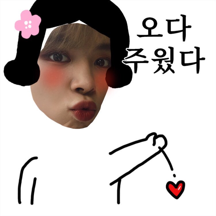 veriveryperu's tweet photo. @by_verivery [#Yeonho] 
Capturando algunos 'hmph' selfie  🙄

#Yeono #베러 #VERRER #베리베리 #VERIVERY #Capturando #힝구 #Selfie #❤️ https://t.co/jhlu1l6X22