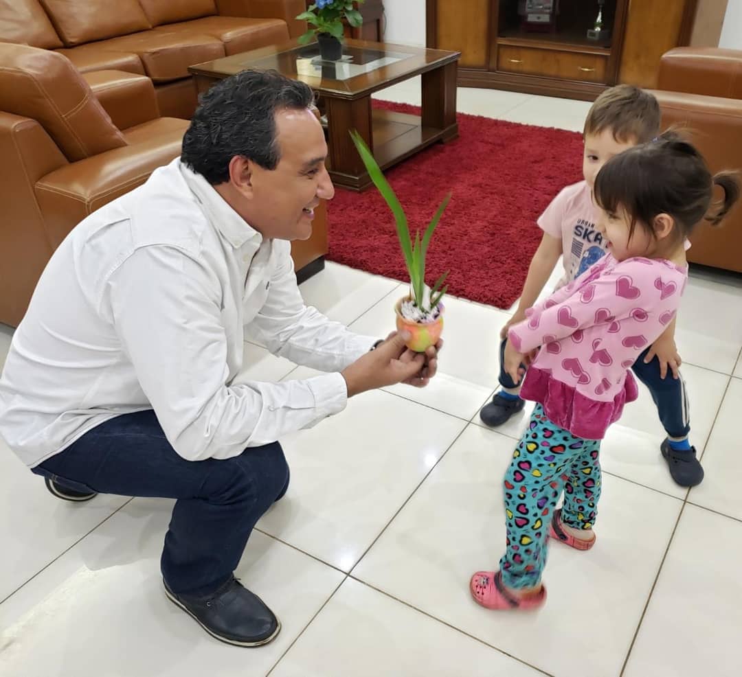 hugojavierpy's tweet photo. Llega una nueva primavera y con ella la esperanza de mejores días para nuestras familias! Gracias por el gesto #torore https://t.co/YIJEFefw2b