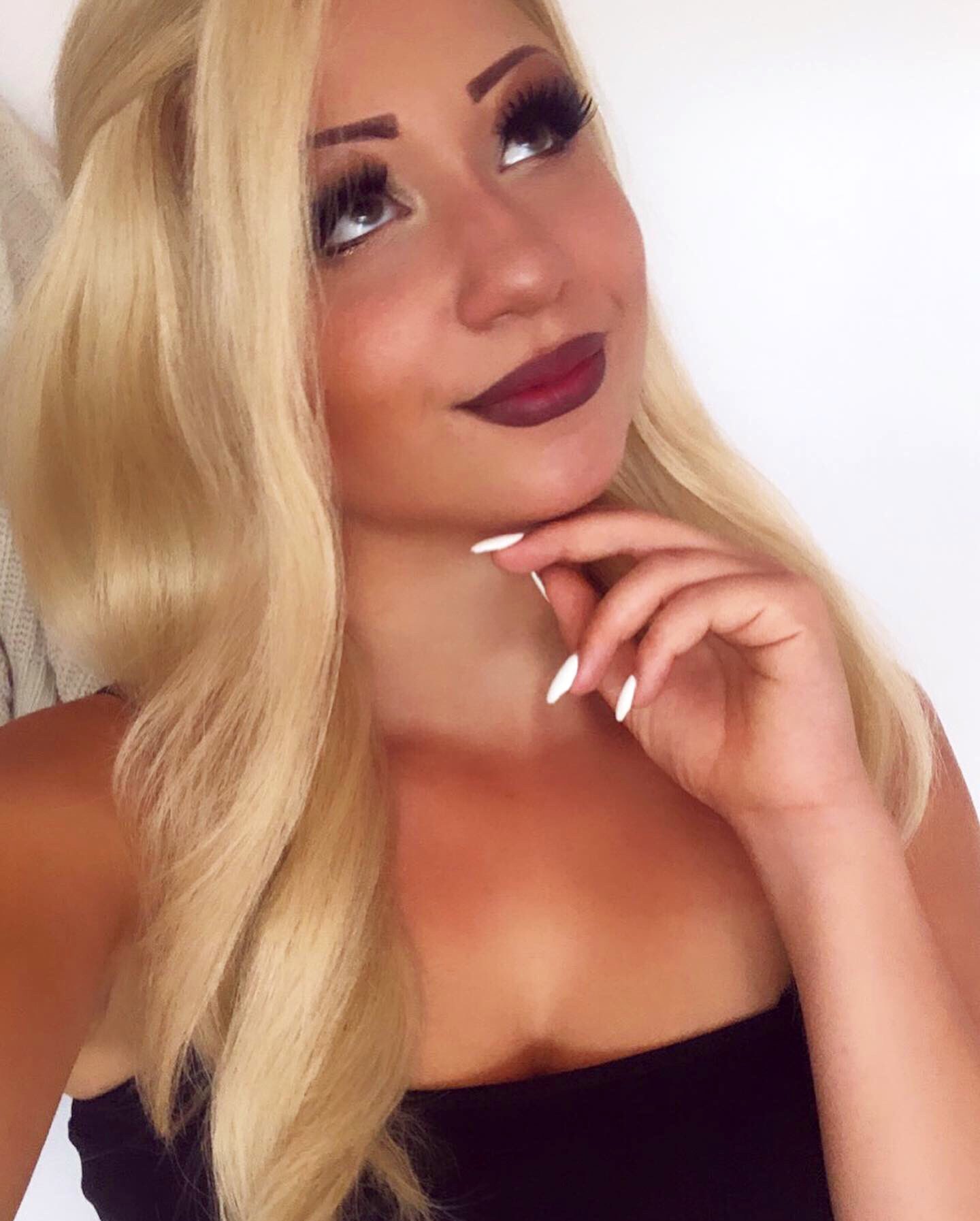 2 pic. Kisses for the weekend 😘 #girl #erotic #actress #model #makeup #blond #blondgirl #wig #berlin #berlingirl #travel https://t.co/q0UbNEankd