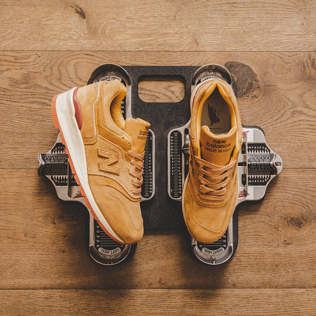 new balance red wing