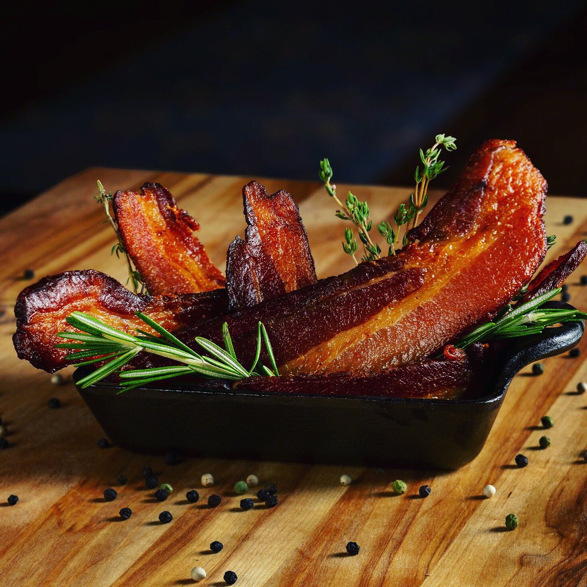 Chicago’s very own Thick Cut Applewood Smoked Bacon 🥓 

#foodporn #Chicagosbacon #bacon #FridayFeeling #Chicago