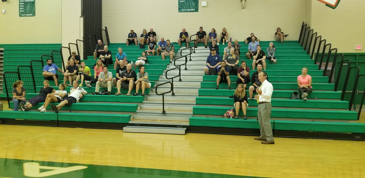 Scott_D_Hummel's tweet image. Saline PE expert Joe Welton sharing his knowledge and strategies with the Dearborn Public Schools PE staff.  Great information from an excellent teacher.   Thanks to SAS for allowing Joe to present today. 

#SalineCompass 
#SuperScot 
#FSAS
