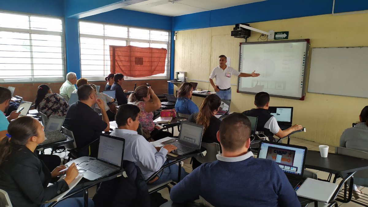 SecEducacionJal's tweet photo. ¡Docentes de secundarias técnicas y telesecundarias, comprometidos con su preparación!

Así se lleva a cabo la Capacitación en Tecnología Educativa, en la Región Altos Norte, la cual incluye cuatro cursos: Hoja de Cálculo, Edición de Videos, G Suite y PDI (Vigolari-Mimio). https://t.co/CUSpUP0w56