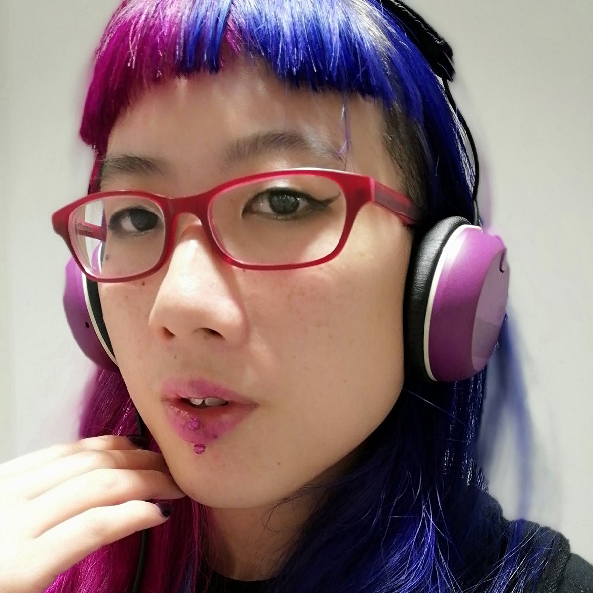 eris_kitty's tweet image. Music is life #nekoqueen #nonebinary #purplehair #bluehair #harleyquinn #goth #cute #music