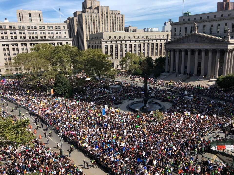 350's tweet photo. It just keeps getting better. 

The streets of New York are filling up with climate strikers and it’s just getting started…

#ClimateStrike https://t.co/qVup0X2mg6
