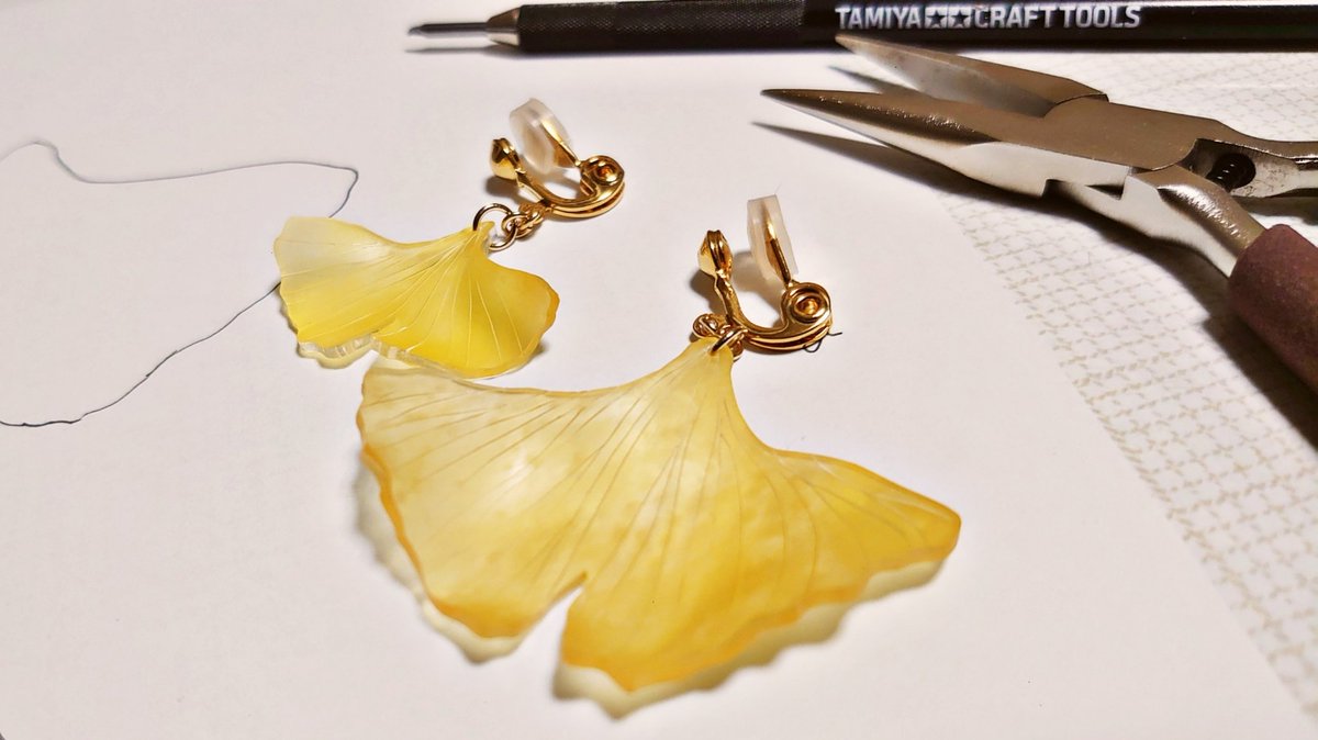 しばさおり V Twitter 銀杏 今までのものにアレンジを加えて 装着した時の見栄えを意識したデザインにしてみました しばプラ作業 プラバン プラ板 ハンドメイド ハンドメイド好きさんと繋がりたい