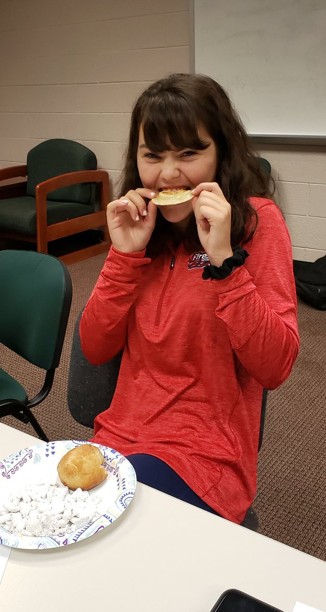 MrsChap48451's tweet photo. Creative Writing class studying Taste &amp; Smell Sensory Description in the tastiest way possible. #LFLeads https://t.co/dbB7J071T2