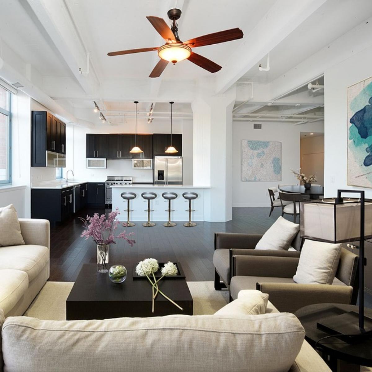 There’s a lot that happens before putting your home on the market, from repairs, cleaning, to staging and marketing. I am here to guide you.