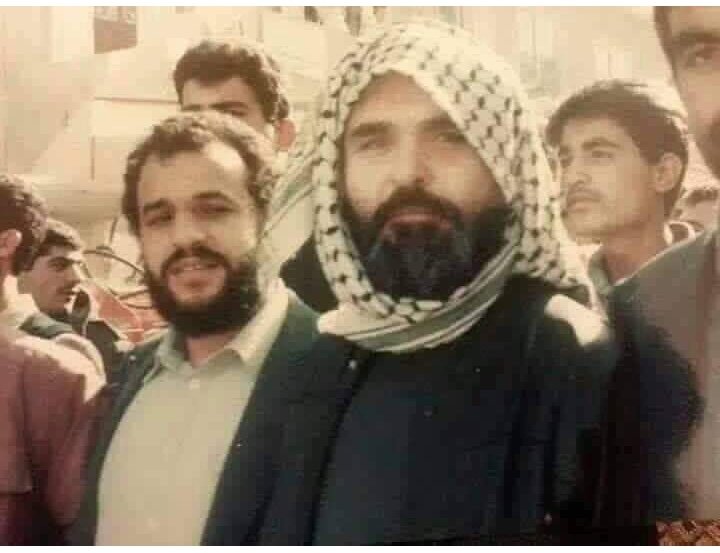balhas_donya's tweet photo. من أجل داوود رئيس الهيئة التنفيذيّة، الذي لم يترك زاوية من زوايا الجنوب إلا ورعد فيها: بسم الله الرحمن الرحيم.

الرئيس نبيه بري

#شواهد_النصر https://t.co/O4XGmk2u3K