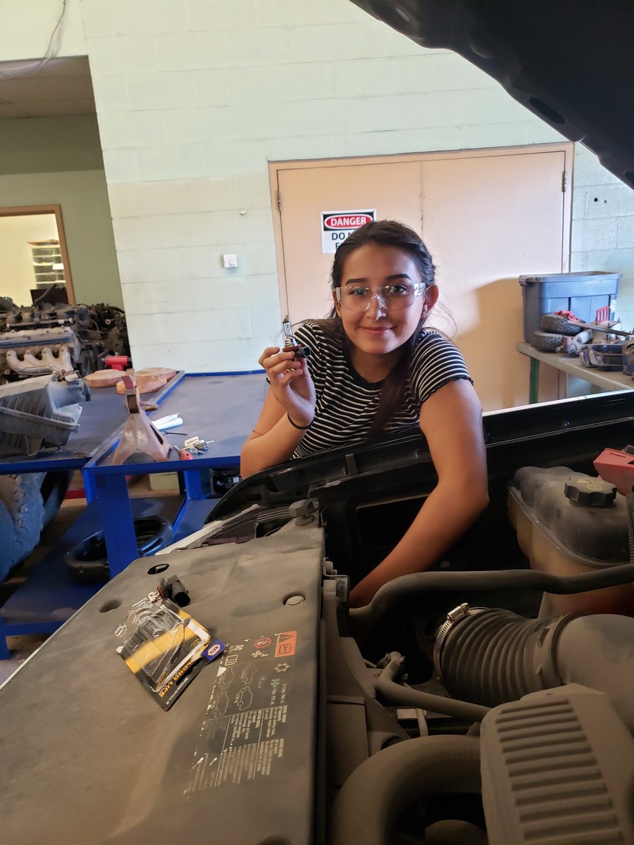 MchiAdvautotech's tweet photo. Karla Castillo fixing burnt headlight on 2012 Chevy!! https://t.co/33G9bdplIy