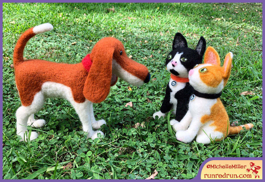 Scout's a lucky dog. Every time <a href="/runredrunfelts/">Run Red Run</a> completes a project, Scout gets to hang out with a new little buddy for a while. (These cats were done for <a href="/Waynocartoons/">Wayno®</a>!)
runredrun.com/2019/09/20/fel…
#cats
#needlefelt