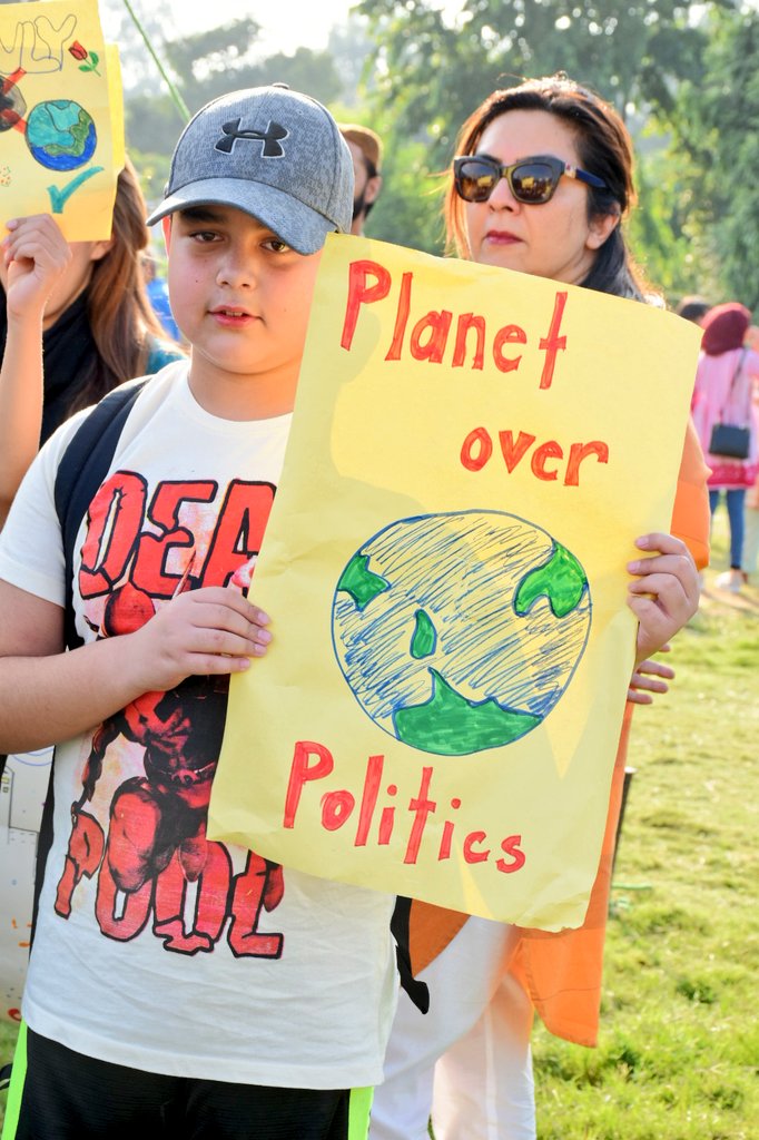 chishti_khadija's tweet photo. Students, farmers, parents and children protest together to demand climate action now! Let's not stop there until we see our demands implemented.... ..... #ClimateAction #Climatestrikepakistan #climatemarchIslamabad #ClimateStrike #ClimateActionNow #SaveEarth https://t.co/fi7fFShv7w