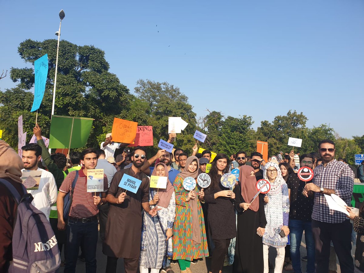 UZChaudhry's tweet photo. It's good 2 see so many ppl concerned about the climate change & raising their voices. Change is in the air.
#Islamabad #FridaysForFuture
#ClimateChange #ClimateStrike #Pakistan #Climatestrikepakistan @UNFCCC #ClimateMarch #ClimateActionNow @Islaamabad @dcislamabad #Strikenow https://t.co/D993xPRKdX