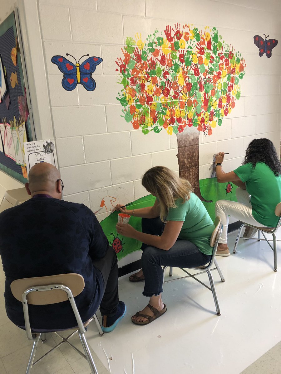 StaceyJAnd's tweet photo. Amazing what we can do with the help of volunteers! Thank you Primary parents! #LifeintheW #wherewelearnmatters @WPrimary50 @Woodland50News https://t.co/9T5qMEW2pM
