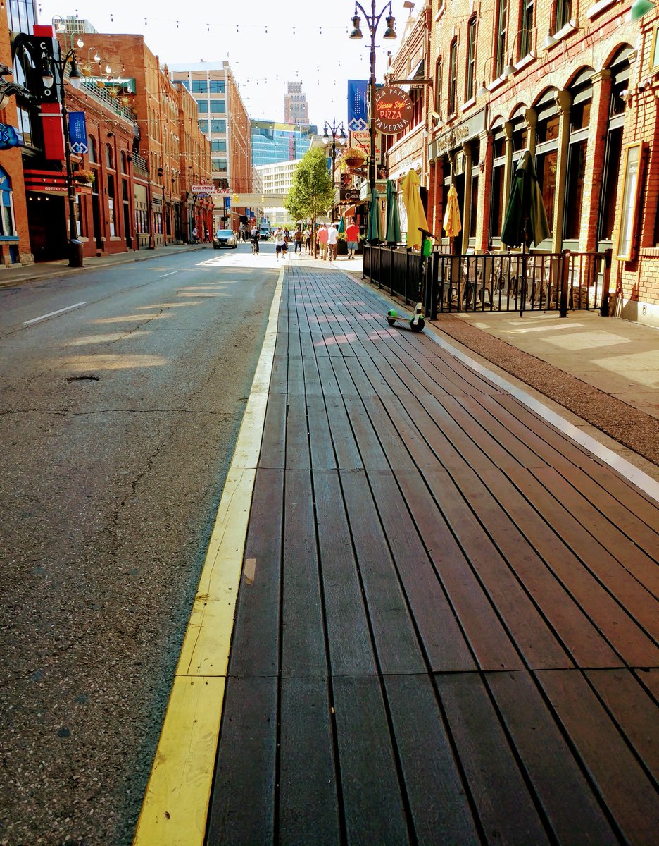 AdventuresErna's tweet photo. Downtown Detroit, MI has been upgrading the side walk for walking bicycling etc and utilizing the front of restaurant for outdoor dining #Detroit
#LocalGuides
#LetsGuide
#LocalGuidesConnect
#googlelocalguidesworld https://t.co/PnLtysaOcU