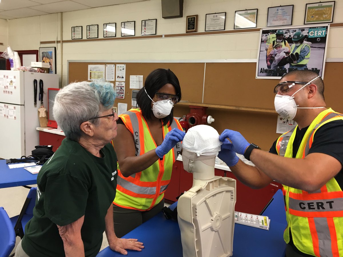 NNCERT's tweet image. @NNCERT Academy 22 is off to a great start learning how to triage, transport and treat victims during a major emergency!! ⁦@Jefffire89⁩ ⁦@CityofNN⁩ ⁦@NNFire⁩ ⁦@NewportNews794⁩