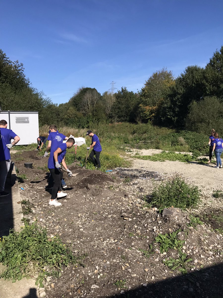 DarrenK66's tweet photo. A big big thank you to the @ExpediaUK Mcr Team & #Manchester_FA for giving up their time today to help with the ground works at Agecroft today ☀️☀️👏👏👏 https://t.co/PQg2e4dfyn