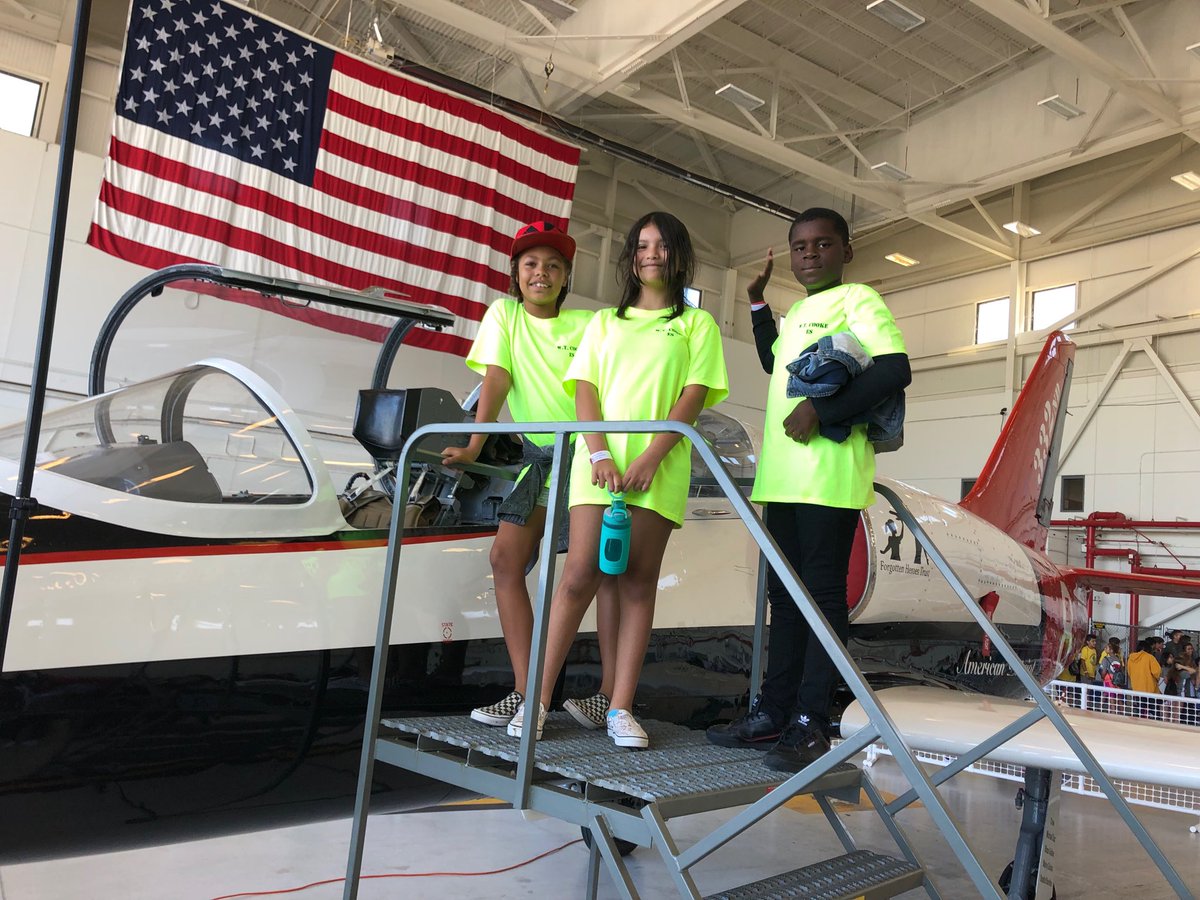 CJScarcelli's tweet photo. CasadeCooke takes flight!#STEMmania @nas_oceana @CongerCasey https://t.co/0n8ELWBPF1
