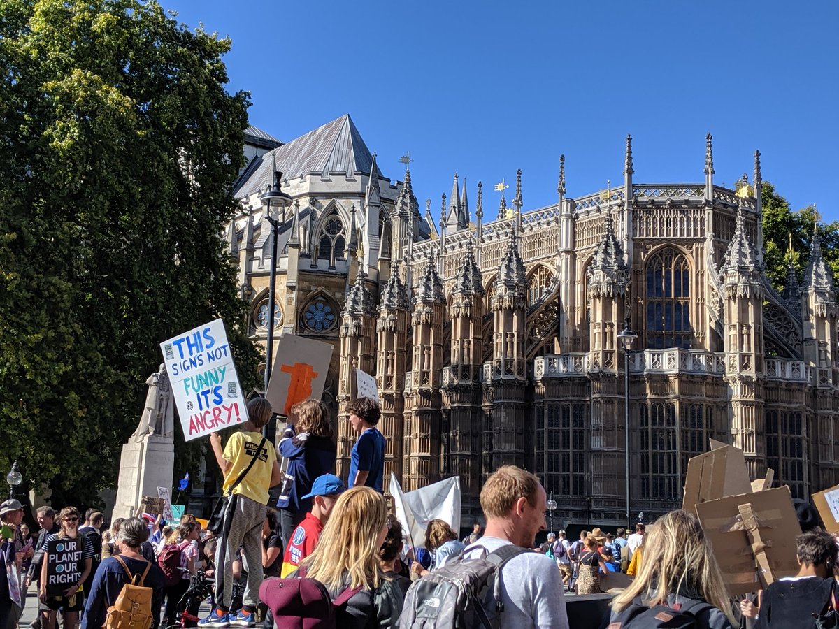 C_H0885's tweet photo. #ClimateStrikeLondon https://t.co/TkODzyHYbQ