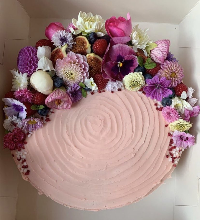 PhilipSerrell's tweet image. Unashamed parental promotion. Daughter @clemserrell cake business #batch22 is going well. I think she gets her artistic flair from me.