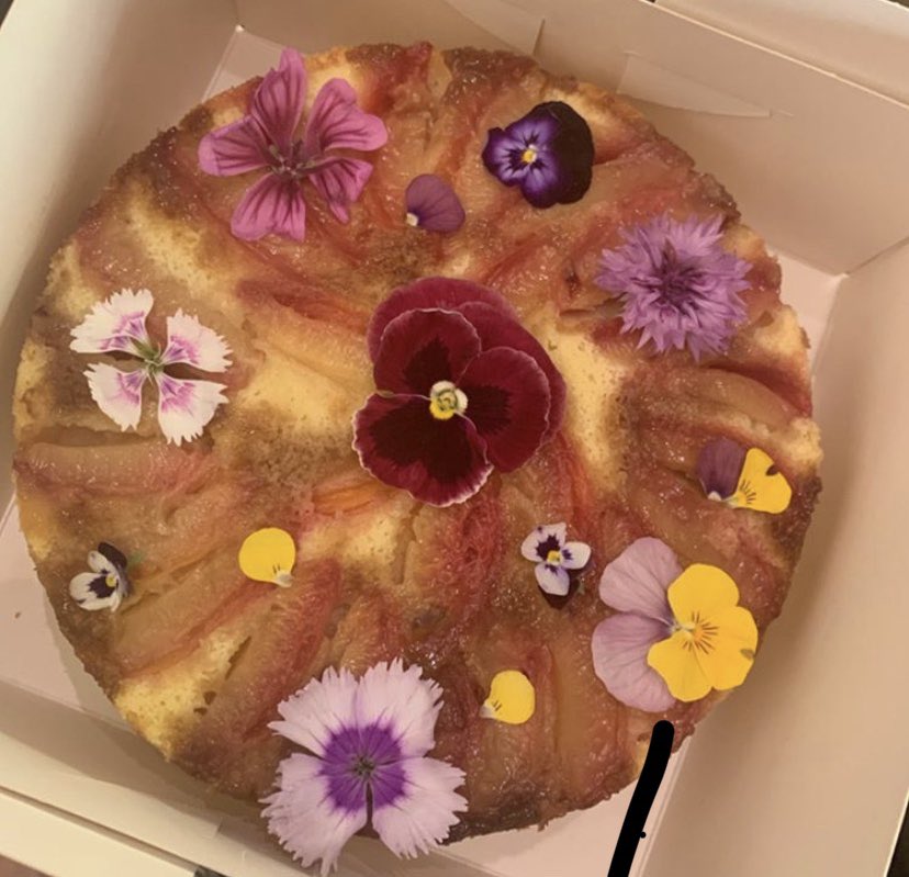 PhilipSerrell's tweet image. Unashamed parental promotion. Daughter @clemserrell cake business #batch22 is going well. I think she gets her artistic flair from me.