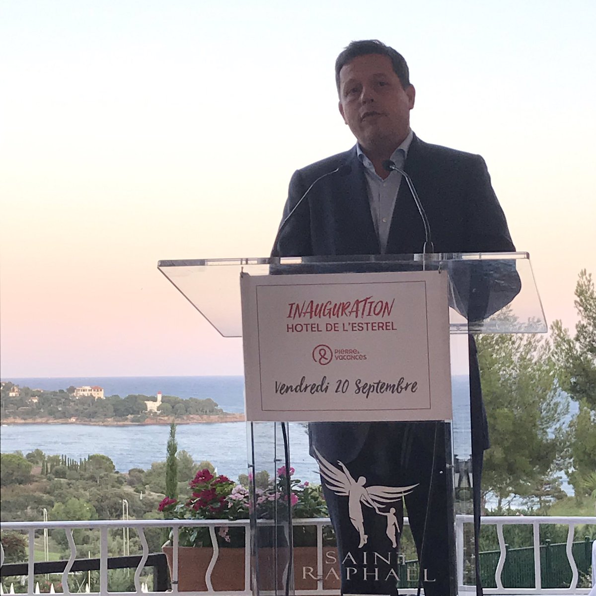 « C’est une grande fierté d’accompagner Pierre&amp;Vacances avec son village Cap Esterel unique et attractif. Vous continuez à investir avec cette belle réalisation qu’est l’hôtel de l’Esterel et c’est un véritable atout pour Saint Raphaël » F. Masquelier Maire de <a href="/VilleStRaphael/">Ville de Saint-Raphaël</a>