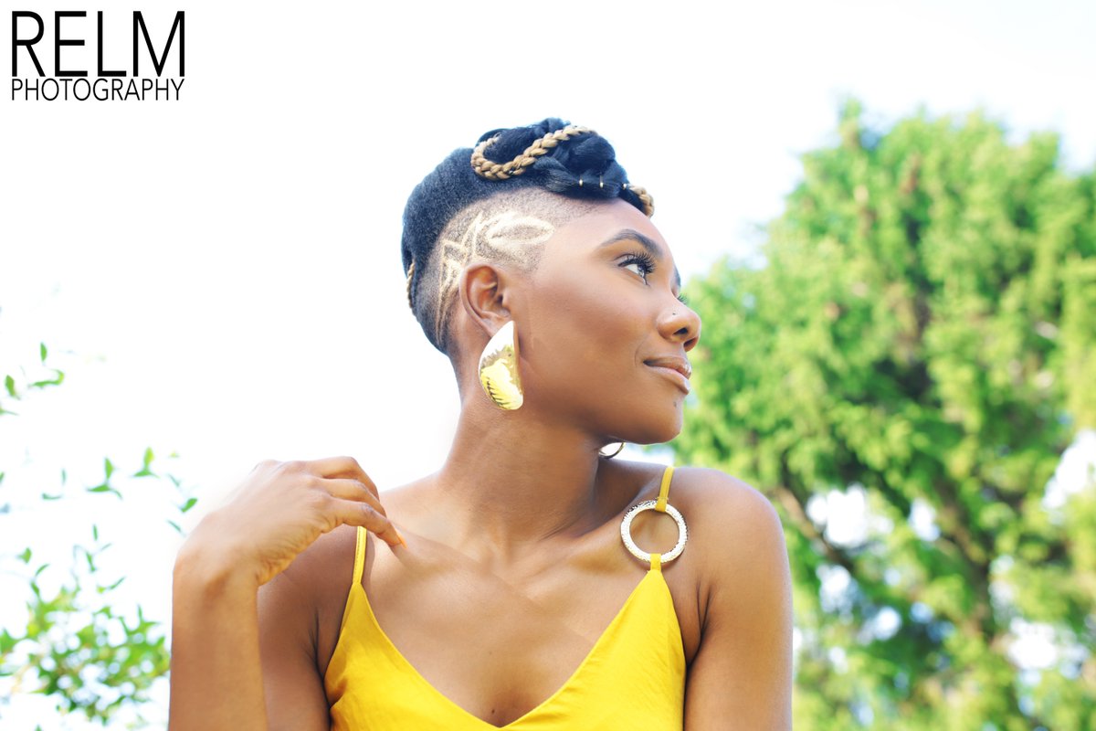 RhondellU's tweet photo. Golden Lady 💛
#RELMPhotography
#Photography #Photographer #PortraitPhotography https://t.co/ltM8V0Qy6f