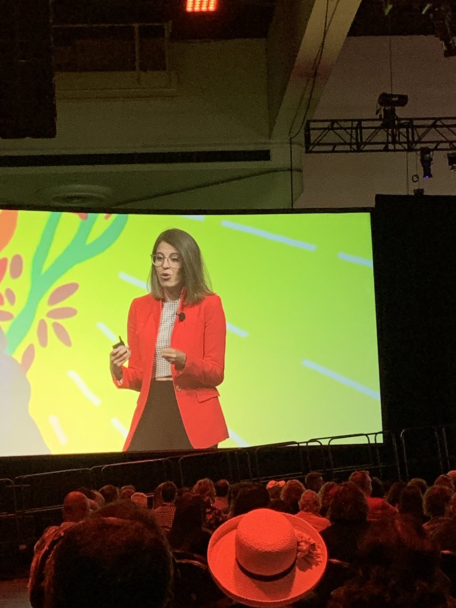 Tracey Bloom tweet media