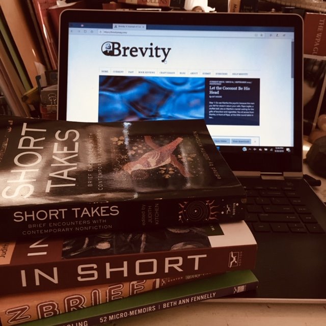 lisabeechhartz's tweet photo. Micro-Memoir Workshop: Brief bursts of memory that dig deep in just a page or two. Portsmouth Art &amp; Cultural Center. Fridays 10am to noon, 10/4 to 11/22  $170/$160 members. To register, go to https://t.co/ttdDO8vbSa or call 757-393-8543 https://t.co/YmQKfCUzog
