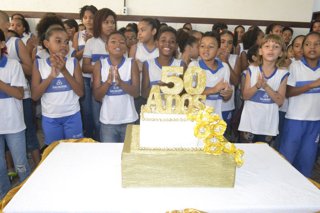 Escola Municipal Agnelo de Brito completa 50 anos educacao.salvador.ba.gov.br/escola-municip…