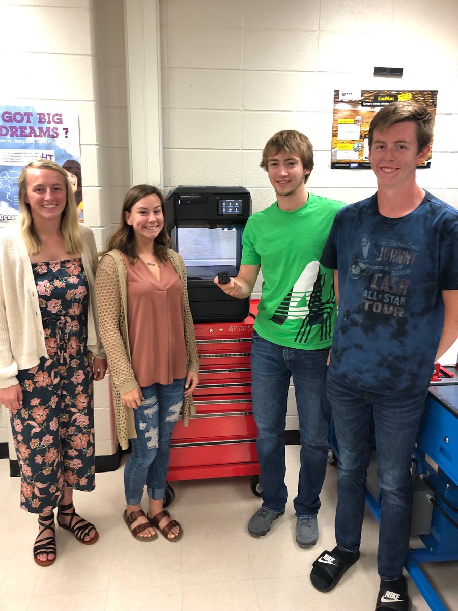 student_nw's tweet image. ⁦@nwhsmustangs⁩ learning to use our new 3D printer. Thank you Mr. Graves! #gccsPride ⁦@FordNGL⁩