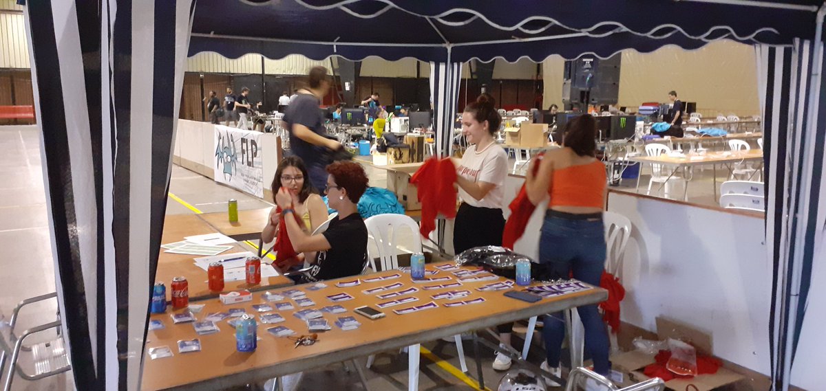 FragaAyto's tweet photo. Los primeros gamers🤖 laners👩‍💻 y parties 🥳 ya están disfrutando de la @FragaLanParty 💪. #Fraga #FragaLanParty https://t.co/Z0FktxoQJg