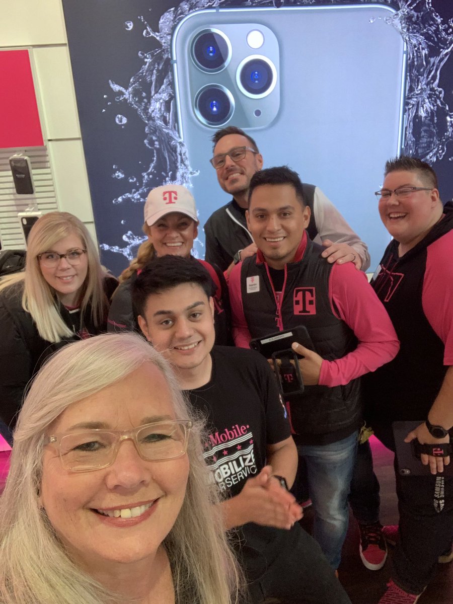 AngieSchassen's tweet image. 💗🖤💗Visit #3 BVC the 1 &amp;amp; only #MidwestObsessed creator @mklease #BetterTogether 💗🖤💗 @RJGomezIII @ARPens09 @charliefig8 @PromoChaz @Dela1015 @BuddeGail @MsAbbylicious