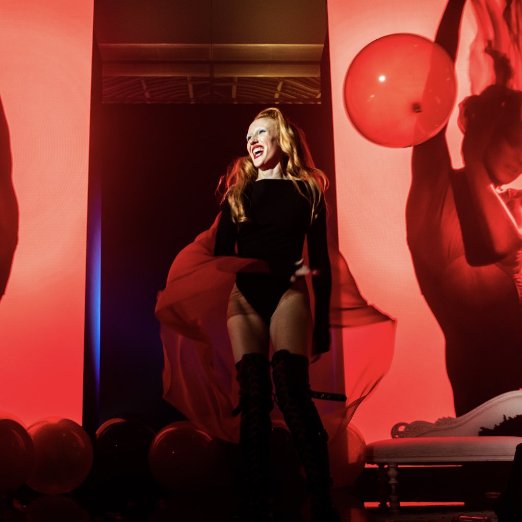 VirginAtlantic's tweet photo. Thank you @VirginVoyages for inviting us to your uniform unveiling at London Fashion Week. We can’t wait to see your fabulous crew onboard next year ❤️⚓️

📷 by @friendlyskies https://t.co/DiKks6qe3N