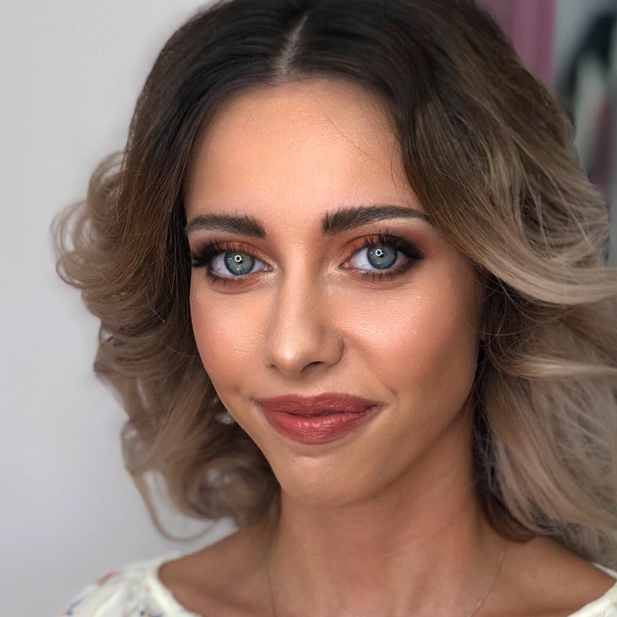 isvbeautyroom's tweet photo. •amazing eyes
•warm soul
•natural beauty
•sweet company
•orange/sunset gold makeup
____
☎️Programari 0770 330 580
@isv #makeupisv #makeup #makeupartist #glowymakeup #nude #orange #sunset #freshmakeup #skin #blueeyes #blonde #blondebalayage #hairdo #hairstyle #curls #beauty https://t.co/wlllow2OBQ