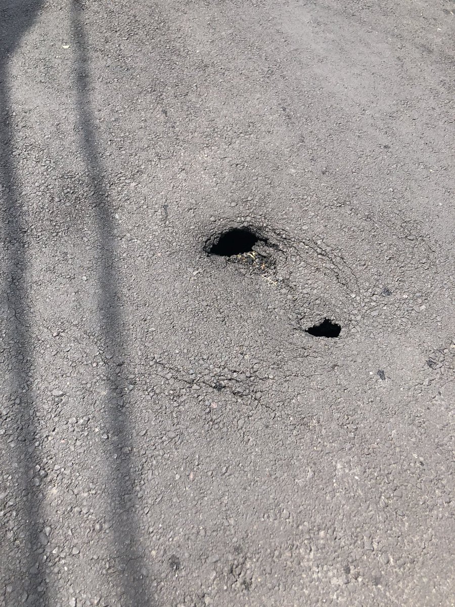 JonesCev's tweet photo. @AccionesBJ Encalle palenque entre Xola y Cumbres de maltrata se esta formando un socavón, solicitamos apoyo https://t.co/bJU2mhwk84