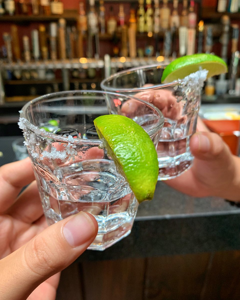 HAPPY FRIDAY‼️ Who’s going to be celebrating with some shots of tequila and friends?! 😉🥃🙌 #kingsrowpub