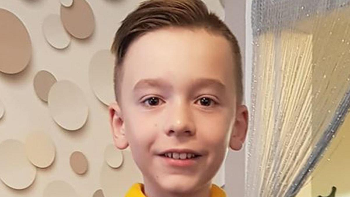 Boy Told Stay School Short Haircut Grows The Scottish Sun