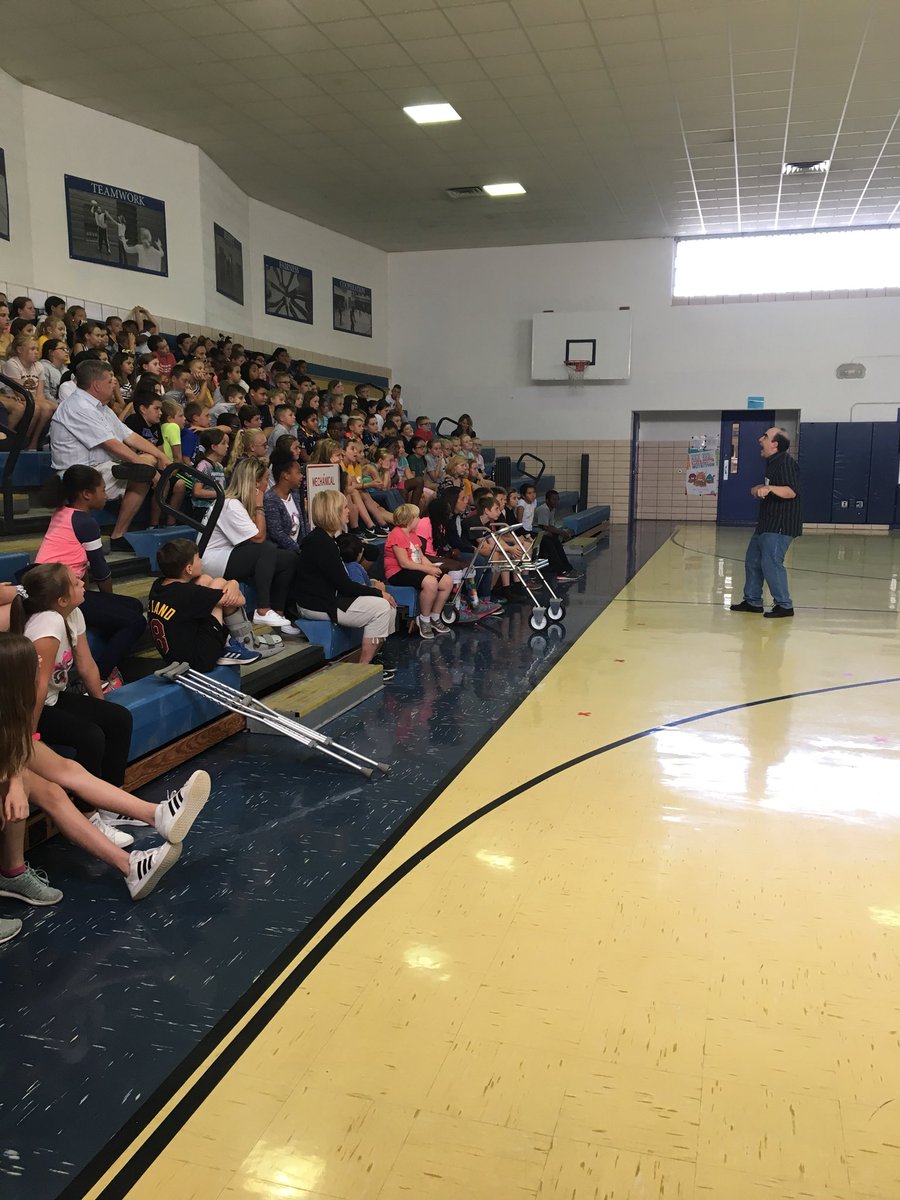 Bluey5thGrade's tweet photo. Alan has us captivated @williamsroom23 https://t.co/Mpykc5dZds