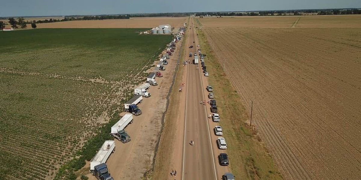 WLBT's tweet image. MISSISSIPPI STRONG: Truckers line Hwy to show support for Rolling Fork man with rare form of cancer buff.ly/30djmcR