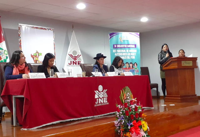 paridadperu's tweet photo. 🔴 #ENVIVO | @KLuciaGilvonio, Presidenta de @ComisionMujerF, inicia el Panel II Avances y desafíos para la participación política de las mujeres: paridad y alternancia.
#JuntasMásFuertes ▶ https://t.co/ANOryz9Fs8 https://t.co/FYPa60Vw0M