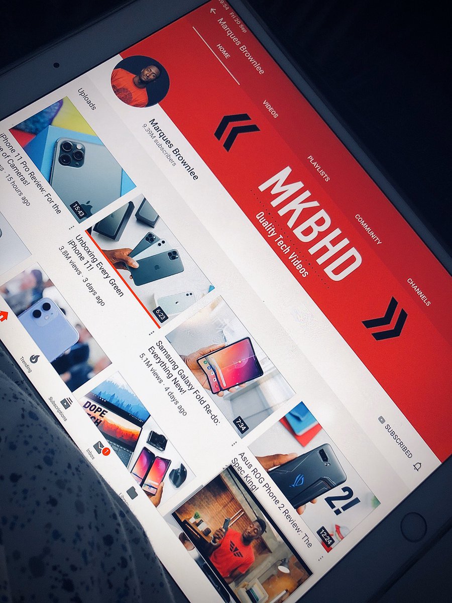 leruo_gumzito's tweet image. intro on the #Phone11 “pro” is too slick @MKBHD