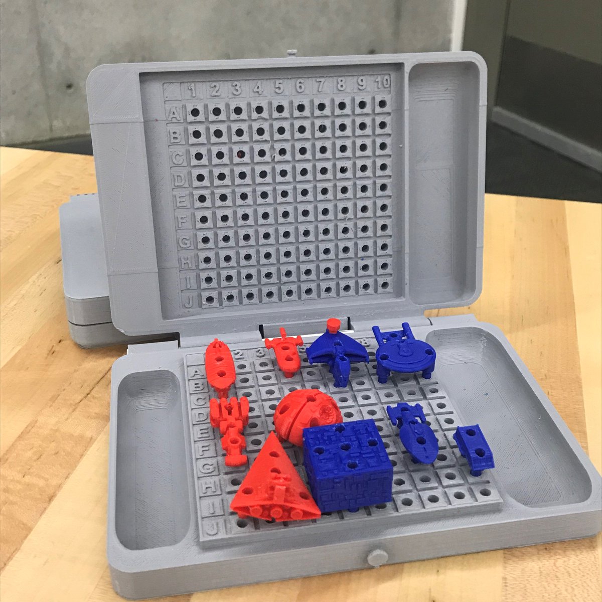 Winnipeg Public Library en Twitter: "Jedi or Starfleet? Sith or Klingon?  Check out this recent creation from Millennium Library's IdeaMILL's 3D  printer: A Star Wars vs. Star Trek Battleship game. #maytheforcebewithyou  #togoboldlywherenoonehasgonebefore #
