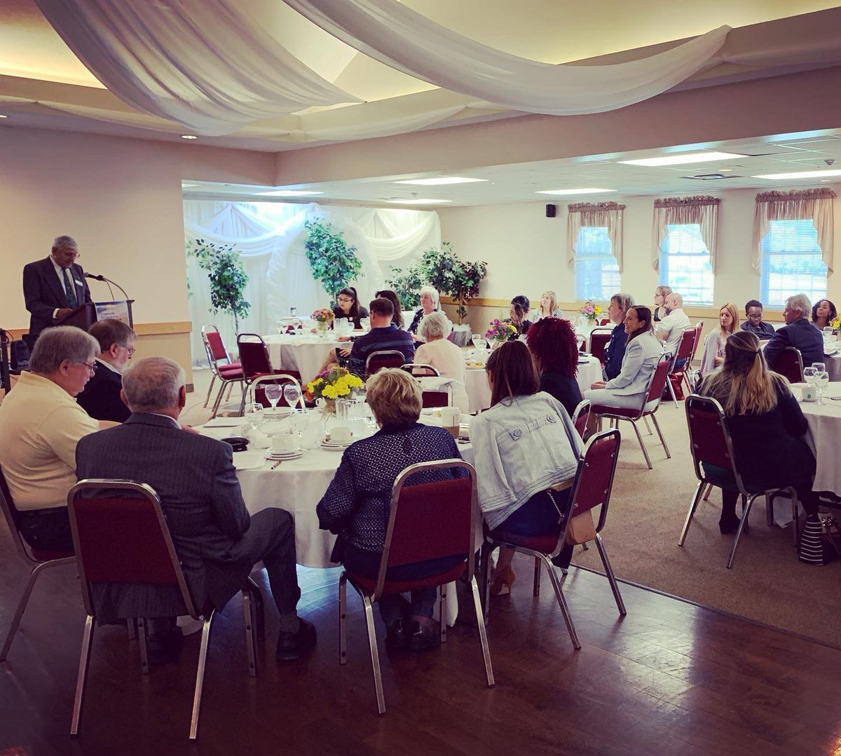 denc_canada's tweet photo. The #DurhamRegion #UnemployedHelp Centre’s 36th #AnnualGeneralMeeting is happening now! #AngelaHoyt on the Shifting Sands of #Employment Service Delivery in #Canada. #changeiscoming #employment https://t.co/61SfIuC4WN