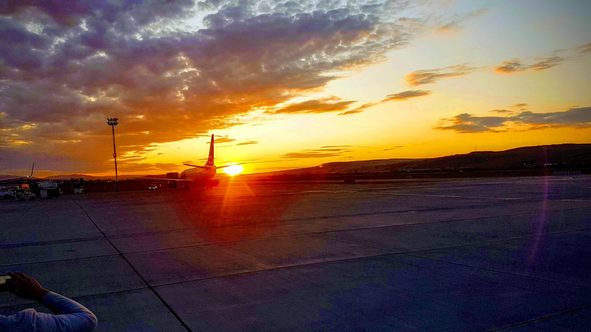 A beautuful sunset at Cluj-Napoca Airport.

#cluj #clujnapoca #Romania #Travel #travelphotography #TravelBlog