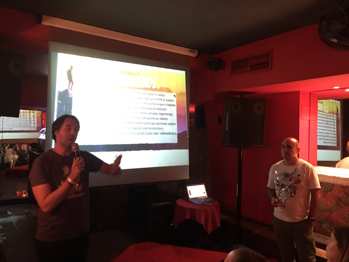 ¡<a href="/losjinnasias/">@losjinnasias</a> están aquí! con su píldora “En busca de la Innovación de la Educación Física”. Un placer teneros aquí <a href="/innobaredu/">InnoBAR</a> #InnobarSalamanca